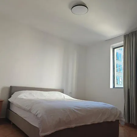 2br Near Big Terrace Free Parking شقة *