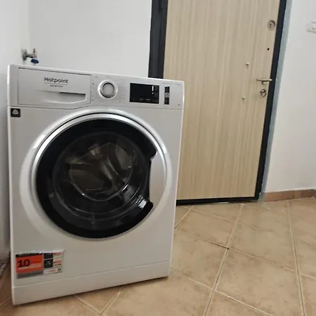 2br Near Big Terrace Free Parking شقة